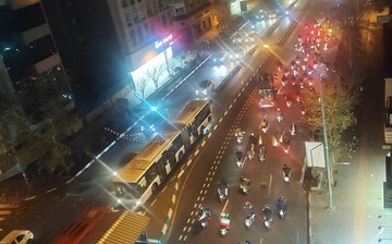 Tahran'da isyancıların terör eylemlerini kınamak için konvoy düzenlendi