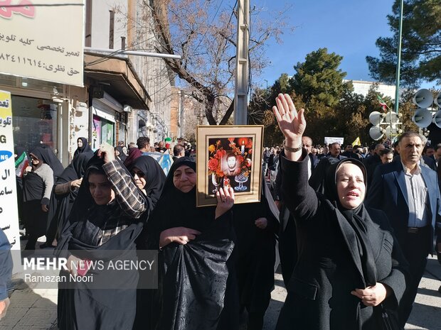 تشییع پیکر مطهر شهید «مهدی رحیمی» در ایلام