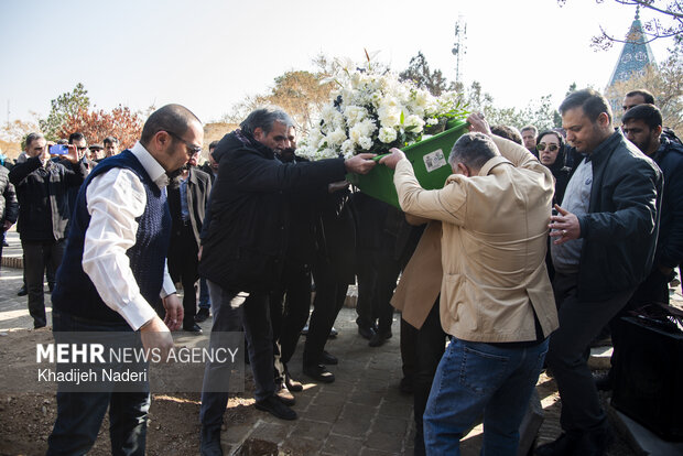 تشییع و خاکسپاری پیکر استاد «امیر هوشنگ جزی زاده» در اصفهان