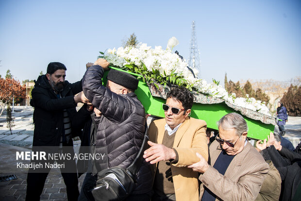 تشییع و خاکسپاری پیکر استاد «امیر هوشنگ جزی زاده» در اصفهان