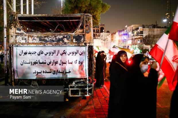 تجمع مردم انقلابی تهران در میدان نبوت 