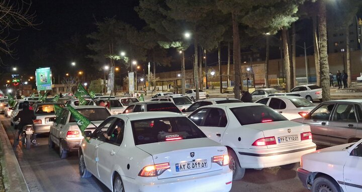 حضور خودجوش مردم بیرجند در خیابان ها حضور خودجوش مردم بیرجند در خیابان ها