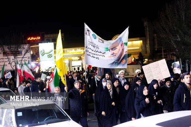 راهپیمایی شبانه مردم قم علیه اقدامات تروریستی