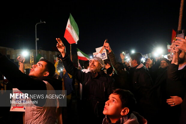 راهپیمایی شبانه مردم قم علیه اقدامات تروریستی