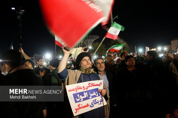 راهپیمایی شبانه مردم قم علیه اقدامات تروریستی