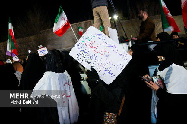 راهپیمایی شبانه مردم قم علیه اقدامات تروریستی