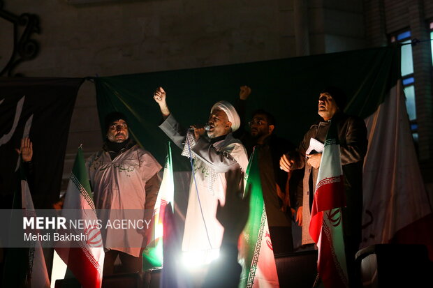 راهپیمایی شبانه مردم قم علیه اقدامات تروریستی