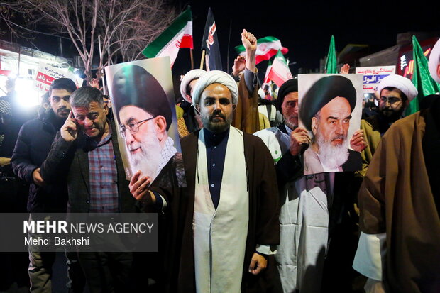 راهپیمایی شبانه مردم قم علیه اقدامات تروریستی