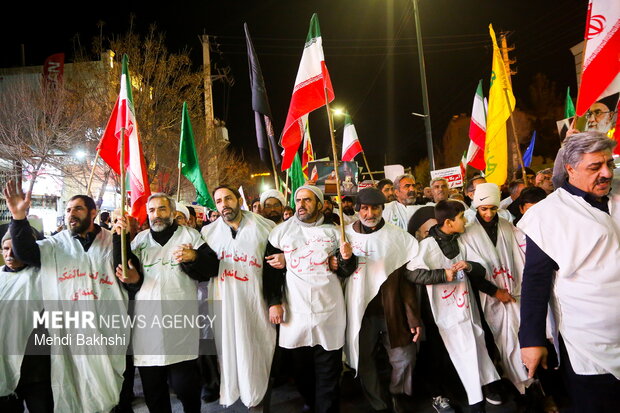 راهپیمایی شبانه مردم قم علیه اقدامات تروریستی