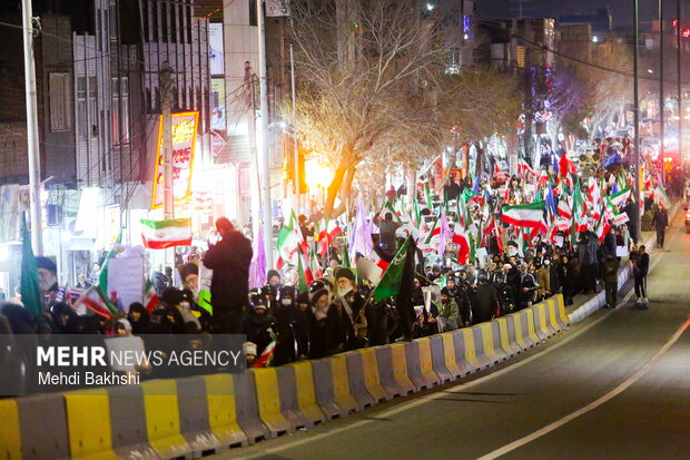 راهپیمایی شبانه مردم قم علیه اقدامات تروریستی