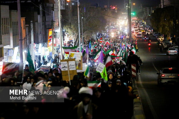 راهپیمایی شبانه مردم قم علیه اقدامات تروریستی