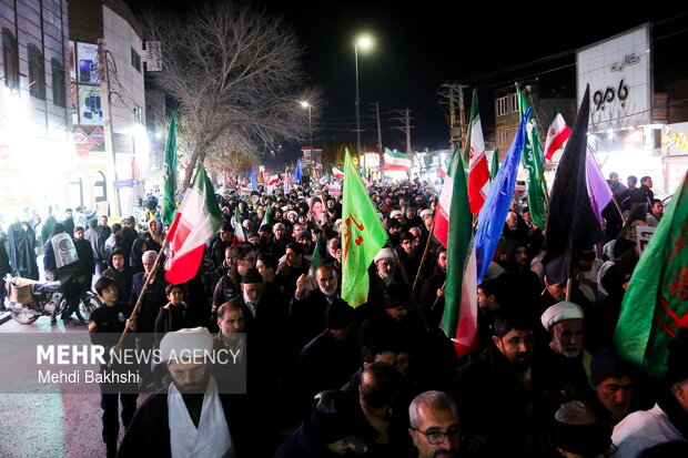 راهپیمایی شبانه مردم قم علیه اقدامات تروریستی