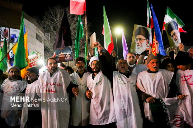 راهپیمایی شبانه مردم قم علیه اقدامات تروریستی