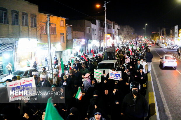راهپیمایی شبانه مردم قم علیه اقدامات تروریستی