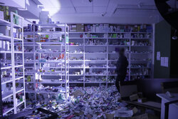 kargaşacılar bir eczaneye böyle saldırmıştı