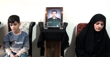 تصاویر جان‌سوز از دیدار فرزندان شهید مصطفی بیرانوند با پیکر شهید