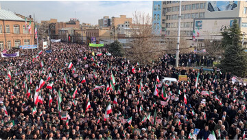 قیام باشکوه مردم ارومیه در محکومیت اقدامات آشوبگران در میدان انقلاب