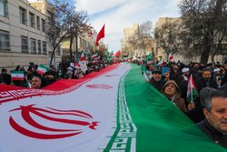 خەڵکی تاران دژی ئاژاوەچیانی سەر بە ئەمریکا و ئیسڕائیڵ ڕژانە سەر شەقام