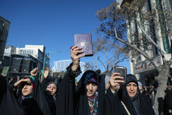 Kum kentinde dev miting düzenlendi