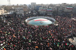 Tahran halkı ülkenin güvenliğine destek için bir arada