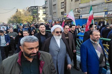 پورخاقان: مردم اجازه ندادند کشور به دست نااهلان و نامحرمان بیفتد