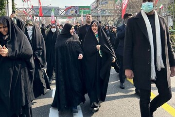 حضور معاون امور زنان و خانواده رئیس جمهور در تجمع میدان انقلاب