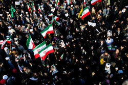 راهپیمایی شبانه قمی‌ها در دفاع از انقلاب