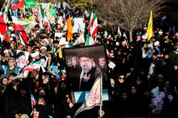آغاز حضور گسترده مردم قم در راهپیمایی علیه تروریسم صهیونی-آمریکایی