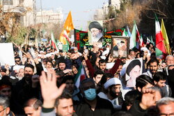 تصاویر هوایی از حضور گسترده قمی ها در راهپیمایی ۲۲ دی