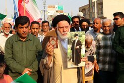 امام جمعه دیر: شاهد خیزش جهانی در مقابل استکبار هستیم