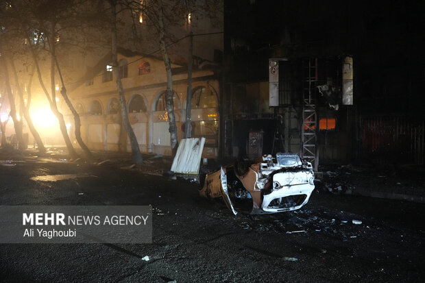 تخریب‌ اموال عمومی و شخصی توسط اغتشاشگران در رشت