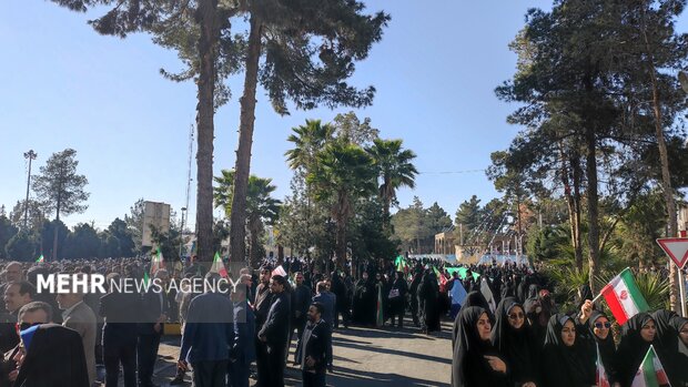 سەرهەڵدانی بەشکۆی گەلی ئێران لە دژی ئاژاوەگێڕان؛ نیشتمان هێڵی سوورمانە