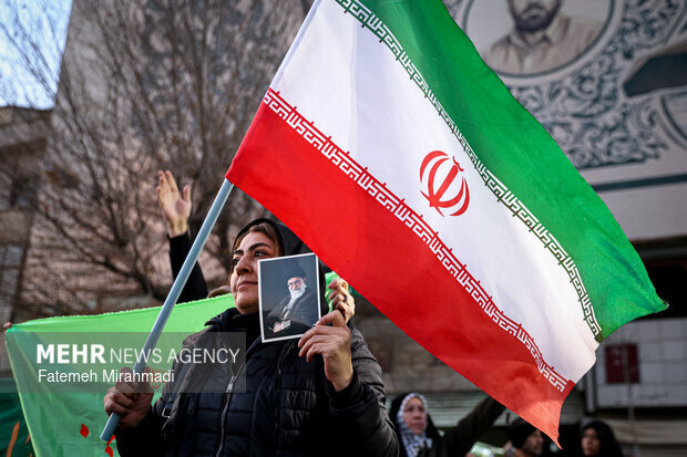 اهالي مدينة شاهرود يشيعون جثمان شهيد الأمن حجة الله نصرتي