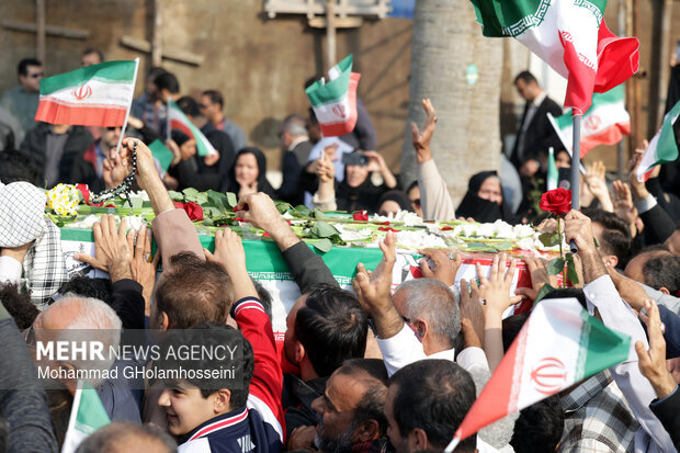 اهالي مدينة شاهرود يشيعون جثمان شهيد الأمن حجة الله نصرتي