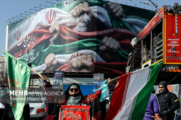 رونمایی از طرح جدید دیوار نگاره میدان انقلاب