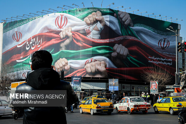 رونمایی از طرح جدید دیوار نگاره میدان انقلاب