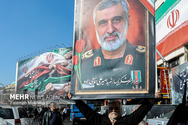 رونمایی از طرح جدید دیوار نگاره میدان انقلاب