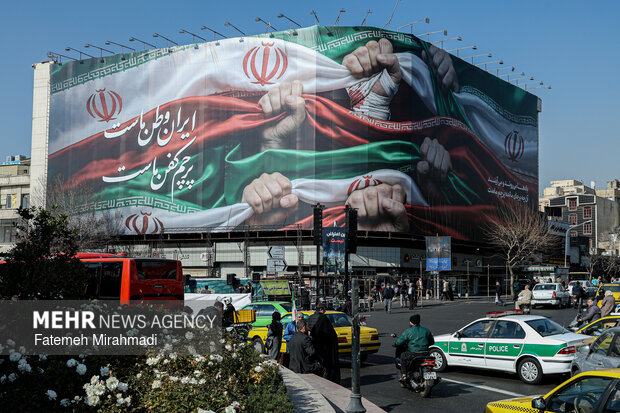 إزاحة الستار عن جدارية ساحة "الثورة" في طهران