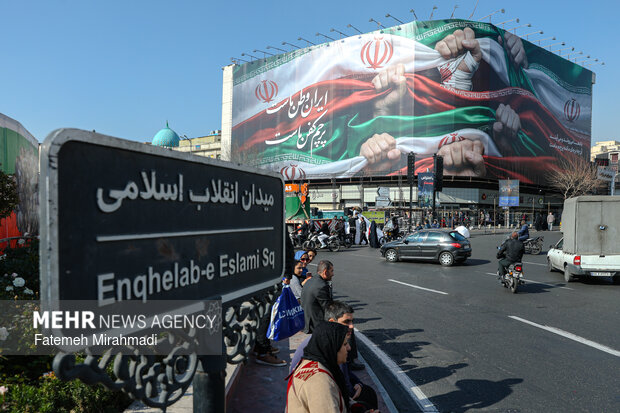 رونمایی از طرح جدید دیوار نگاره میدان انقلاب