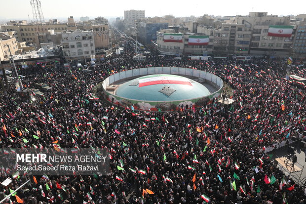 Tahran halkı ülkenin güvenliğine destek için bir arada