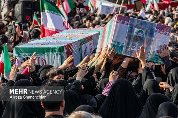 تشییع ۷ شهید مدافع امنیت در رشت