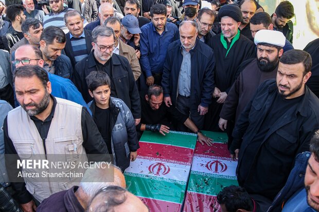 تشییع ۷ شهید مدافع امنیت در رشت