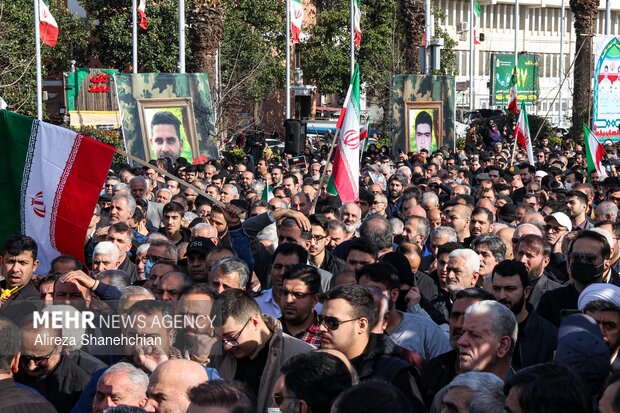 شاهد بالفيديو.. "هتافات الموت لأمريكا" في مراسم تشييع جثامين شهداء أمن الوطن في رشت