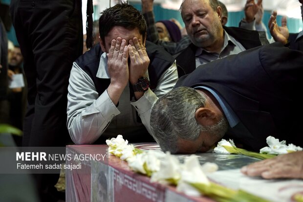 خروش مردم کرمان علیه اغتشاشگران با تشییع شهید امنیت