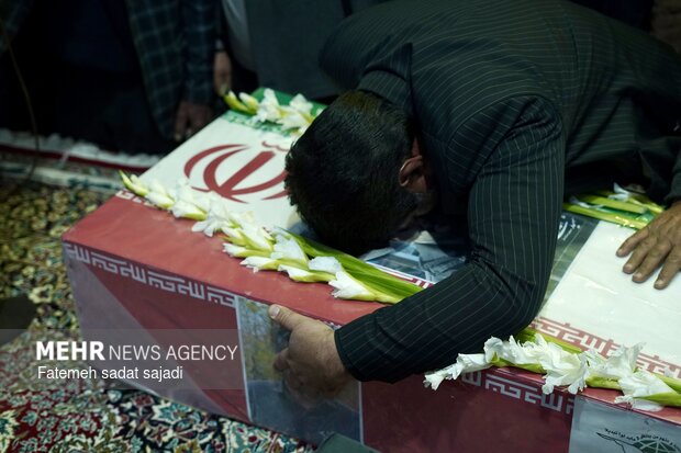 خروش مردم کرمان علیه اغتشاشگران با تشییع شهید امنیت