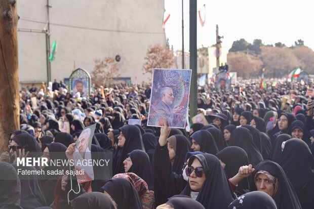 خروش مردم کرمان علیه اغتشاشگران با تشییع شهید امنیت