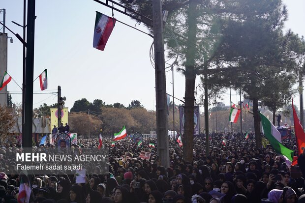 خروش مردم کرمان علیه اغتشاشگران با تشییع شهید امنیت