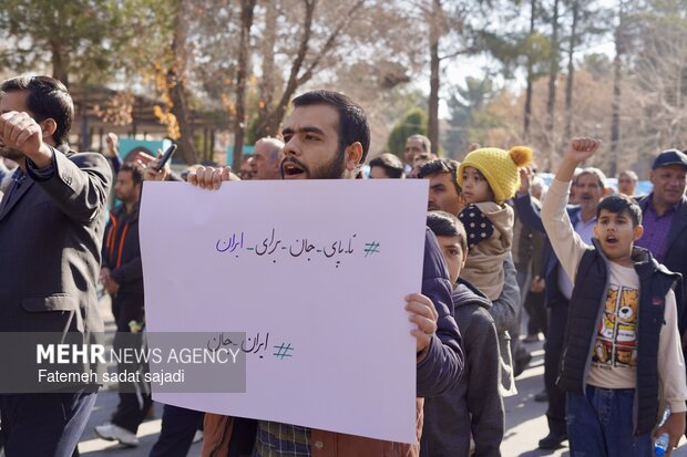 خروش مردم کرمان علیه اغتشاشگران با تشییع شهید امنیت