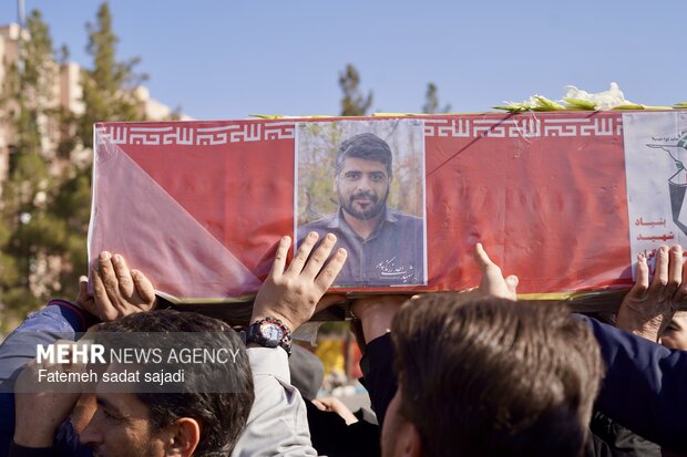 خروش مردم کرمان علیه اغتشاشگران با تشییع شهید امنیت