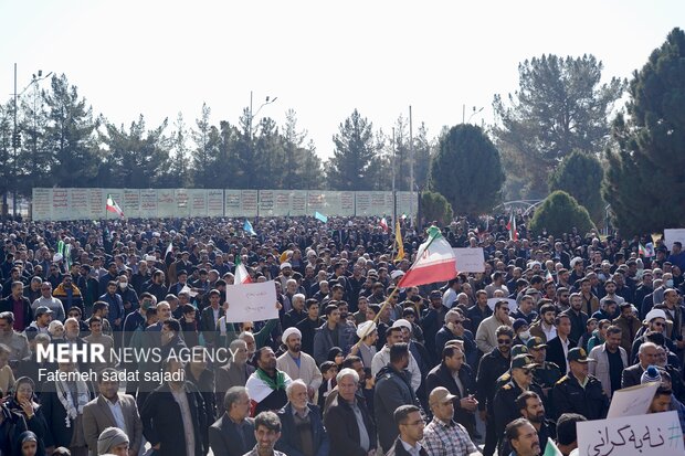 خروش مردم کرمان علیه اغتشاشگران با تشییع شهید امنیت